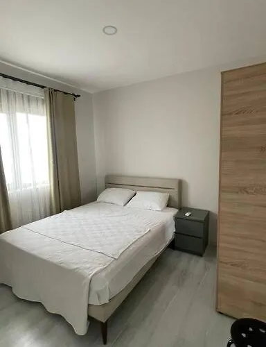 Lyra Homes Genis, Ferah, Denize Yakin *